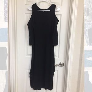 Cold shoulder mid-length knit dress